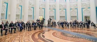 Ukraine : comment les oligarques russes tentent de contourner les sanctions Ukraine : comment les oligarques russes tentent de contourner les sanctions