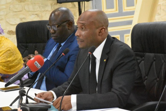 Barthélémy Dias « sans masque » : « Dakar ne souffre pas d’anonymat! À Diamniadio, il n’y aura que des résolutions. Ils font du mannequinat. Je leur donne rendez-vous au conseil mondial de l’économie solidaire ou aux jeux olympiques… »