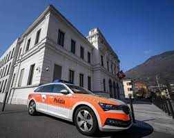 Suisse : une famille française tombe de son balcon, quatre morts Suisse : une famille française tombe de son balcon, quatre morts