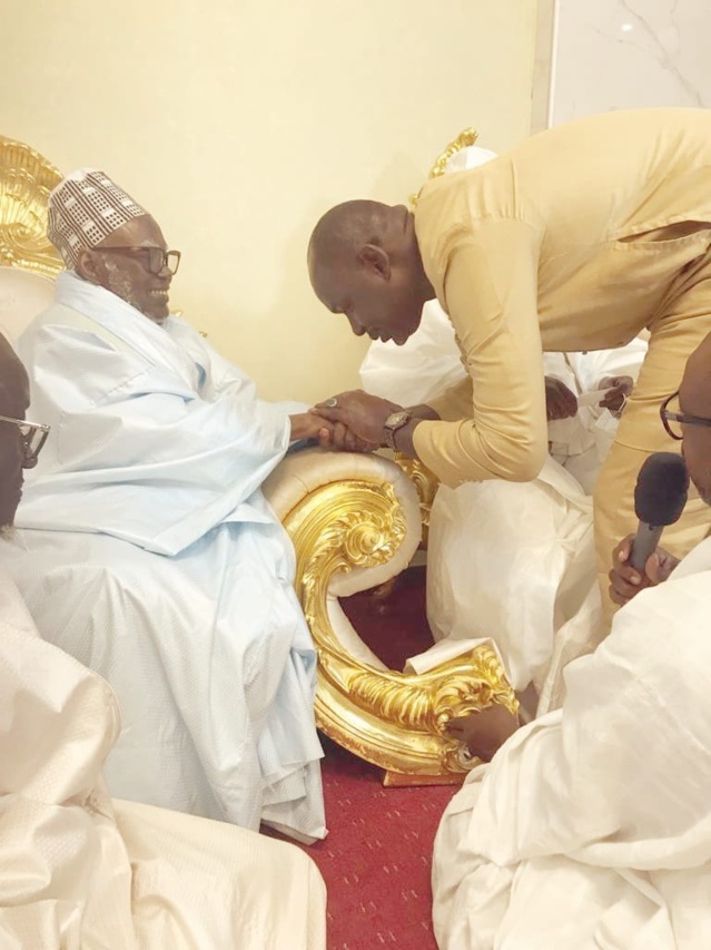 Le khalif Thierno Madani Tall reçu par Serigne Mountakha Mbacké Le khalif Thierno Madani Tall reçu par Serigne Mountakha Mbacké