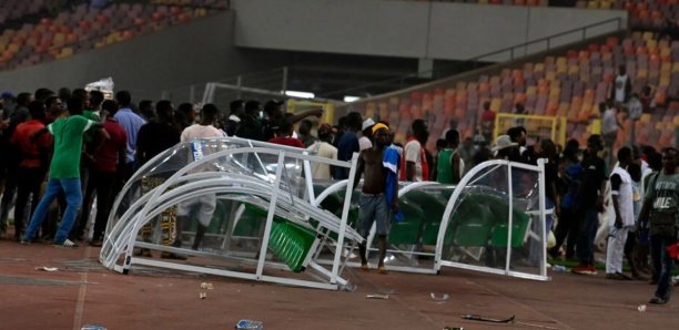 Nigeria-Ghana : un médecin de la CAF battu à mort Nigeria-Ghana : un médecin de la CAF battu à mort