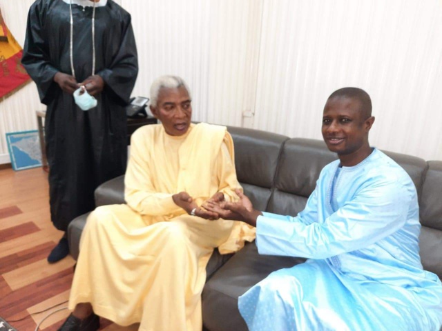 Serigne Abdou Karim Mbacké Falilou reçu par le ministre de l'Intérieur, Antoine Diome Serigne Abdou Karim Mbacké Falilou reçu par le ministre de l'Intérieur, Antoine Diome
