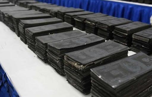 Des billets noirs d’une contrevaleur de près d’1,8 milliard saisis par la Douane