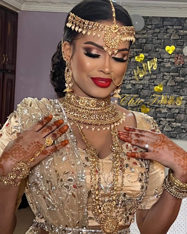 Pour son mariage, la désormais épouse du "Lion", Pape Abdou Cissé, se déguise en Maharani* (IMAGES EXCLUSIVES)