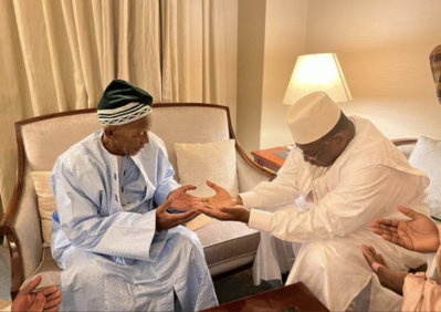 Médinatoul Mounawara : le Khalife Cheikh Mahi Niass reçoit la visite du président Macky Sall. Médinatoul Mounawara : le Khalife Cheikh Mahi Niass reçoit la visite du président Macky Sall.