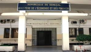 Un agent du ministère des Finances poursuit son ami pour 250 millions