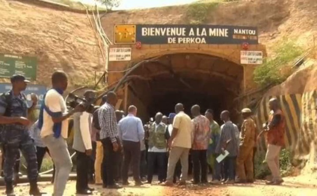 Burkina Faso : huit mineurs coincés sous terre depuis 20 jours Burkina Faso : huit mineurs coincés sous terre depuis 20 jours