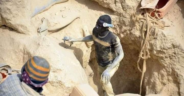 Burkina Faso : huit mineurs coincés sous terre depuis 20 jours Burkina Faso : huit mineurs coincés sous terre depuis 20 jours