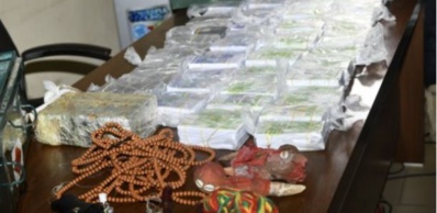 Parcelles-Assainies : La police saisit plus de 439 millions F Cfa en faux billets sur un marabout Parcelles-Assainies : La police saisit plus de 439 millions F Cfa en faux billets sur un marabout