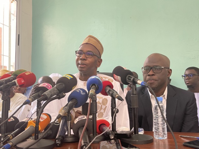 « Malaise au sein de Yewwi Askan Wi » : Les partis protestataires dénoncent la mauvaise gestion dans la coalition et un clanisme cynique orchestré… « Malaise au sein de Yewwi Askan Wi » : Les partis protestataires dénoncent la mauvaise gestion dans la coalition et un clanisme cynique orchestré…