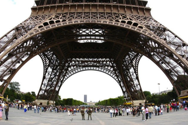 Paris: le coup de frein du préfet de police au projet de réaménagement de la tour Eiffel Paris: le coup de frein du préfet de police au projet de réaménagement de la tour Eiffel
