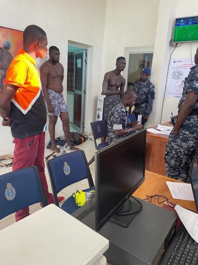 En images, l'arrestation d'agresseurs à la moto par la Gendarmerie nationale En images, l'arrestation d'agresseurs à la moto par la Gendarmerie nationale