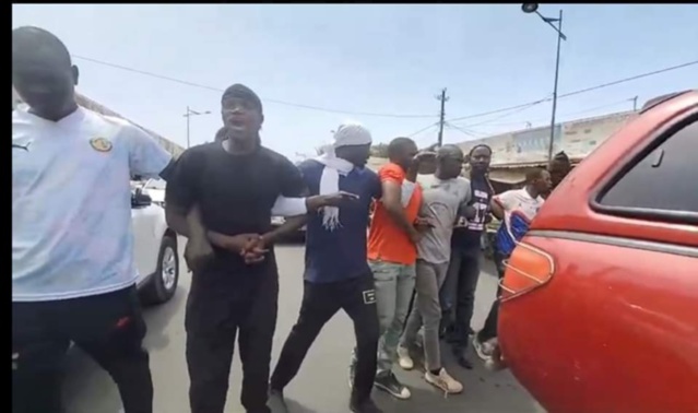 Marche interdite du collectif COLICOD de ce samedi : 15 manifestants arrêtés Marche interdite du collectif COLICOD de ce samedi : 15 manifestants arrêtés