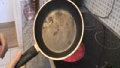 Une tante ébouillante son neveu avec de l’huile chaude Une tante ébouillante son neveu avec de l’huile chaude