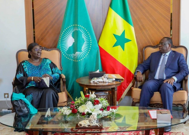La nouvelle Ministre de la santé et de l'action sociale , Marie Khemess Ngom Ndiaye reçue par le Pr Macky Sall La nouvelle Ministre de la santé et de l'action sociale , Marie Khemess Ngom Ndiaye reçue par le Pr Macky Sall