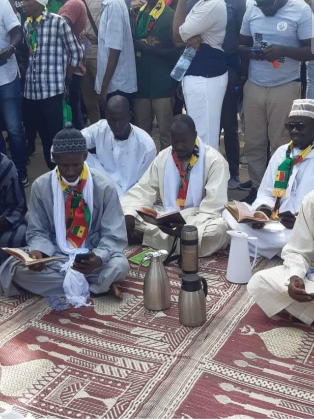 Insolite-  Des invocations du Coran à la Place de l'Obélisque "pour  aider les Sénégalais à sortir de cette situation difficile"