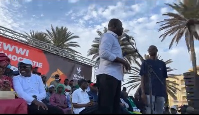 Obélisque : Déthié Fall regrette l’incident avec les reporters de la TFM : « notre combat c’est pour le départ de Macky Sall ne nous trompons pas… » Obélisque : Déthié Fall regrette l’incident avec les reporters de la TFM : « notre combat c’est pour le départ de Macky Sall ne nous trompons pas… »