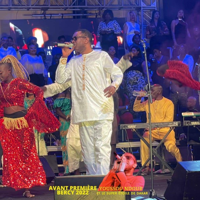 Avant-Bercy dans une salle sans climatisation :" You" et le Super Étoile acclimatent le Grand Théâtre Avant-Bercy dans une salle sans climatisation :" You" et le Super Étoile acclimatent le Grand Théâtre