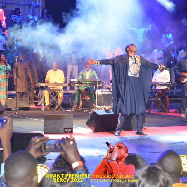 Avant-Bercy dans une salle sans climatisation :" You" et le Super Étoile acclimatent le Grand Théâtre Avant-Bercy dans une salle sans climatisation :" You" et le Super Étoile acclimatent le Grand Théâtre