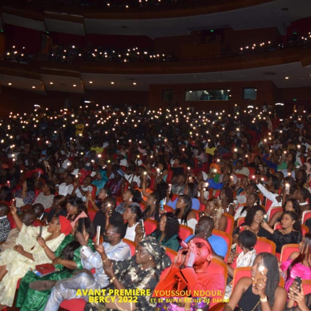 Avant-Bercy dans une salle sans climatisation :" You" et le Super Étoile acclimatent le Grand Théâtre Avant-Bercy dans une salle sans climatisation :" You" et le Super Étoile acclimatent le Grand Théâtre
