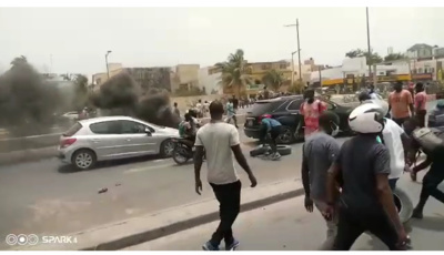 De jeunes partisans de Sonko brûlent des pneus sur la VDN De jeunes partisans de Sonko brûlent des pneus sur la VDN