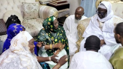 TOUBA - La sœur aînée du Président Sall reçue en audience par le Khalife Général des Mourides. TOUBA - La sœur aînée du Président Sall reçue en audience par le Khalife Général des Mourides.