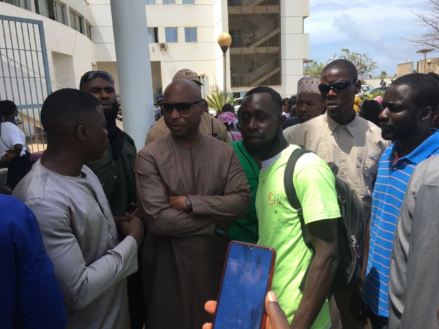Tribunal de Dakar : Barthélémy Dias sur place pour prêter main forte aux manifestants arrêtés. Tribunal de Dakar : Barthélémy Dias sur place pour prêter main forte aux manifestants arrêtés.