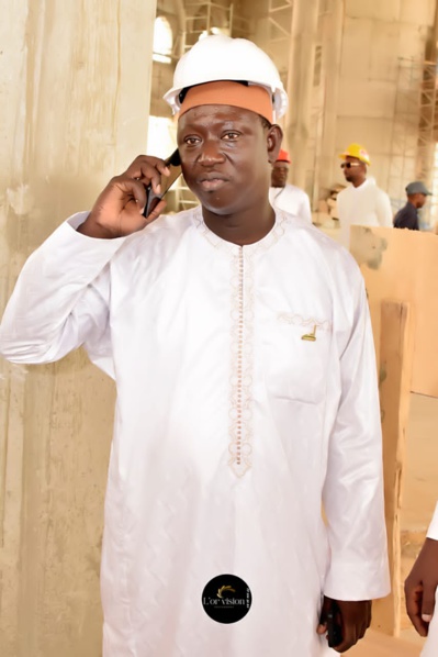 (Image) :Le directeur général de la SN HLM, Coordonnateur de la coalition benno bokk yakaar et de Tivaouane et de l'APR, Président de TBF (Tivaouane Ba Faaw) Mamadou Diagne SY MBENGUE avec Monsieur le Président de la République Macky SALL à Tivaouane