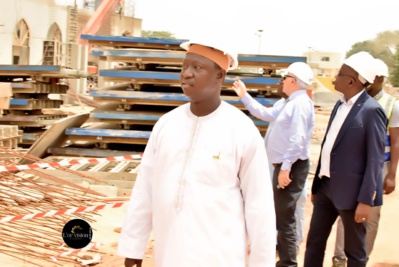 (Image) :Le directeur général de la SN HLM, Coordonnateur de la coalition benno bokk yakaar et de Tivaouane et de l'APR, Président de TBF (Tivaouane Ba Faaw) Mamadou Diagne SY MBENGUE avec Monsieur le Président de la République Macky SALL à Tivaouane