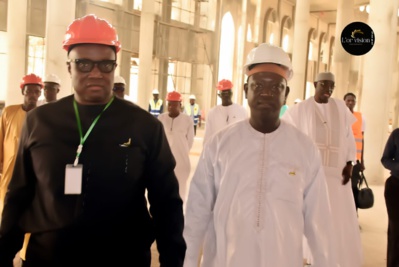 (Image) :Le directeur général de la SN HLM, Coordonnateur de la coalition benno bokk yakaar et de Tivaouane et de l'APR, Président de TBF (Tivaouane Ba Faaw) Mamadou Diagne SY MBENGUE avec Monsieur le Président de la République Macky SALL à Tivaouane