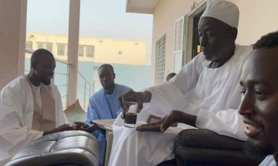 Reçu par Serigne Cheikh, le khalide de Serigne Saliou Mbacké : Ousmane Sonko s'est rendu à Khelcom Reçu par Serigne Cheikh, le khalide de Serigne Saliou Mbacké : Ousmane Sonko s'est rendu à Khelcom