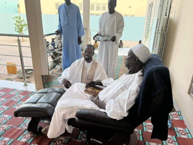 La réaction de l'opposant Ousmane Sonko après ses rencontres avec Serigne Cheikh Saliou Mbacké et Serigne Ahmadou Makhtar Mbacké, Khalif de Darou Khoudoss La réaction de l'opposant Ousmane Sonko après ses rencontres avec Serigne Cheikh Saliou Mbacké et Serigne Ahmadou Makhtar Mbacké, Khalif de Darou Khoudoss