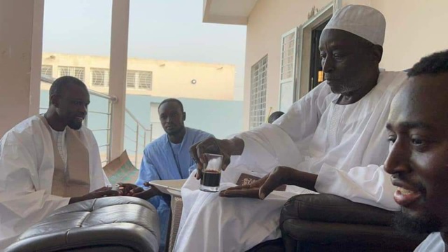 La réaction de l'opposant Ousmane Sonko après ses rencontres avec Serigne Cheikh Saliou Mbacké et Serigne Ahmadou Makhtar Mbacké, Khalif de Darou Khoudoss La réaction de l'opposant Ousmane Sonko après ses rencontres avec Serigne Cheikh Saliou Mbacké et Serigne Ahmadou Makhtar Mbacké, Khalif de Darou Khoudoss