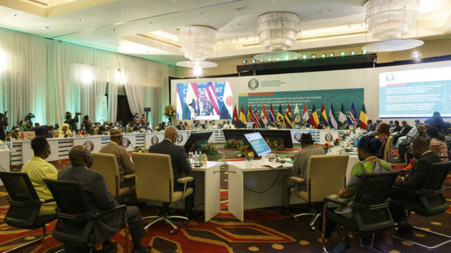 La Cédéao lève une partie de ses sanctions contre le Mali, la Guinée en sursis La Cédéao lève une partie de ses sanctions contre le Mali, la Guinée en sursis