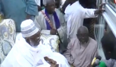 TABASKI À TOUBA - Le Khalife des Baayfall remet au Khalife des Mourides 1111 moutons.
