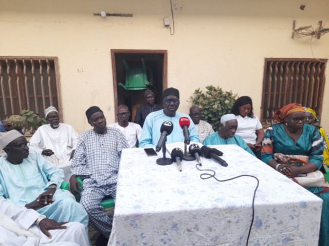 Kaolack : YAW ouvre sa campagne par des "porte-à-porte" et un récital du Saint Coran Kaolack : YAW ouvre sa campagne par des "porte-à-porte" et un récital du Saint Coran