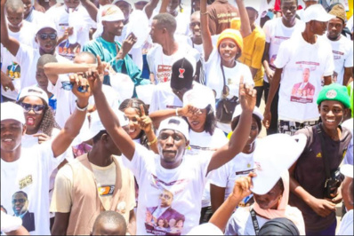 Elections Législatives / Caravane Bby dans le Ndoucoumane : Kaffrine, l’extase ! Elections Législatives / Caravane Bby dans le Ndoucoumane : Kaffrine, l’extase !