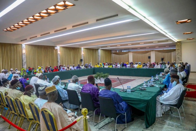 Le Pr Macky Sall reçoit les retraités du Sénégal