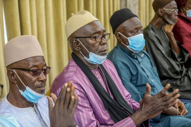 Le Pr Macky Sall reçoit les retraités du Sénégal Le Pr Macky Sall reçoit les retraités du Sénégal