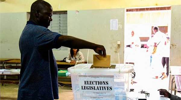 Le Sénégal vote pour les législatives dans un climat de mécontentement politique croissant Le Sénégal vote pour les législatives dans un climat de mécontentement politique croissant