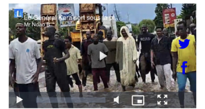 Le Général Kara sort sous la pluie pour se solidariser des populations touchées par les inondations