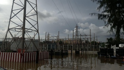 Maristes : La centrale électrique submergée après les fortes pluies hier… La zone dans l’obscurité !