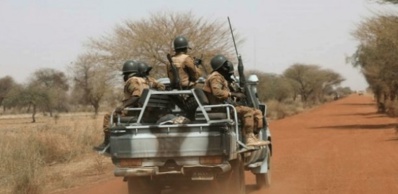 Burkina: au moins dix civils, dont 4 supplétifs de l'armée, tués lors d'une attaque Burkina: au moins dix civils, dont 4 supplétifs de l'armée, tués lors d'une attaque