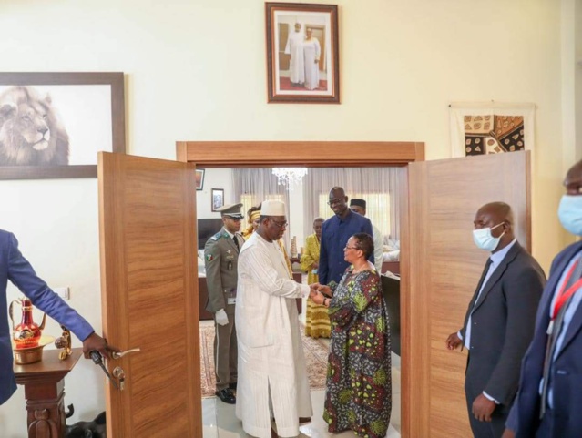 Visite de travail et d'amitié au Mali : Macky Sall se recueille au mausolée d'IBK  Visite de travail et d'amitié au Mali : Macky Sall se recueille au mausolée d'IBK