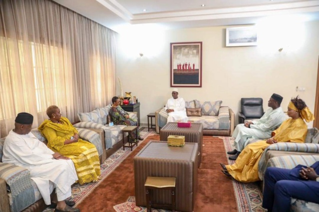 Visite de travail et d'amitié au Mali : Macky Sall se recueille au mausolée d'IBK  Visite de travail et d'amitié au Mali : Macky Sall se recueille au mausolée d'IBK