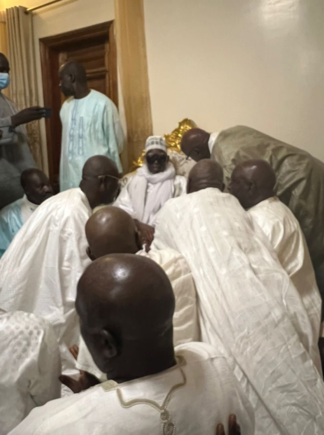 Al Mountakha à Abdoulaye Wade : « Maggùm Rew la, Maggùm Taalibé la… en tant que fils, nous avons un devoir envers lui… » Al Mountakha à Abdoulaye Wade : « Maggùm Rew la, Maggùm Taalibé la… en tant que fils, nous avons un devoir envers lui… »