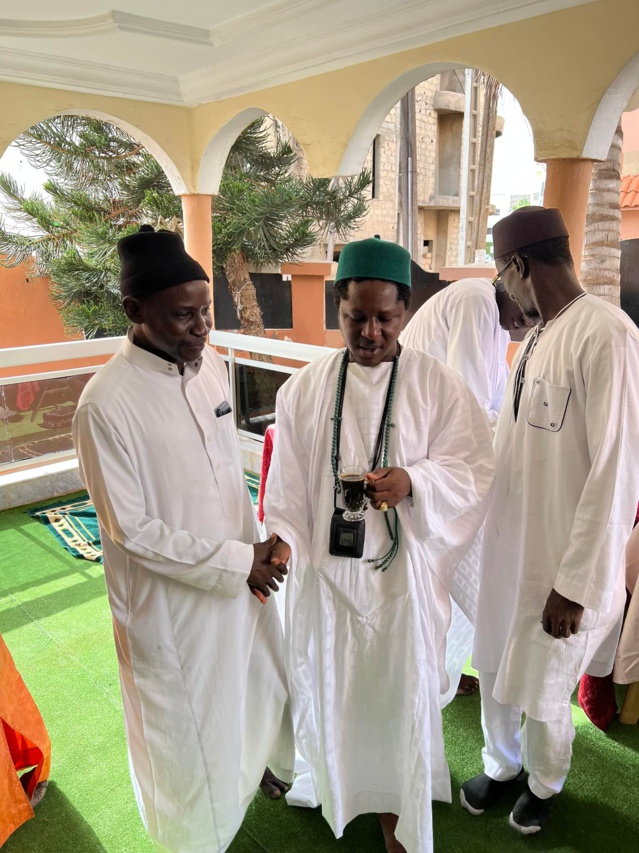 Visite de courtoisie de Serigne Abdou Mbacké “Daara Moukhti “ à Khouraichi Thiam, basketteur (Photos) Visite de courtoisie de Serigne Abdou Mbacké “Daara Moukhti “ à Khouraichi Thiam, basketteur (Photos)