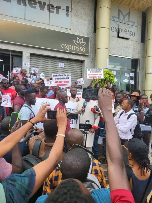 Expresso – Après le licenciement d’une cinquantaine d’employés : Les travailleurs d’Expresso engagent le bras de fer Expresso – Après le licenciement d’une cinquantaine d’employés : Les travailleurs d’Expresso engagent le bras de fer