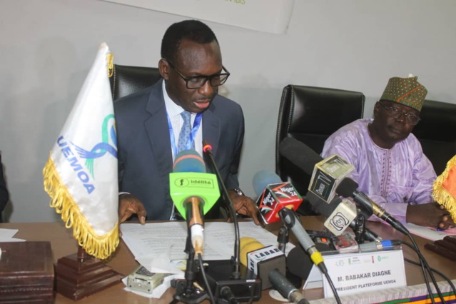 Babacar Diagne préside une réunion sur les redevances audiovisuelles à Niamey Babacar Diagne préside une réunion sur les redevances audiovisuelles à Niamey