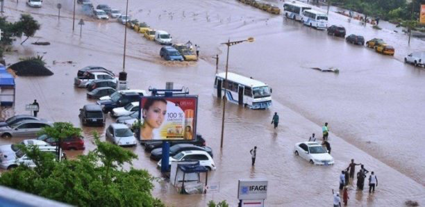 Routes impraticables, zones inondées ce samedi : Les pluies diluviennes sur Dakar freinent « encore » les activités ! Routes impraticables, zones inondées ce samedi : Les pluies diluviennes sur Dakar freinent « encore » les activités !